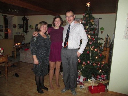 Mit Svanhild und Odd vorm Weihnachtsbaum...